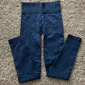 compression blue cheetah print workout leggings